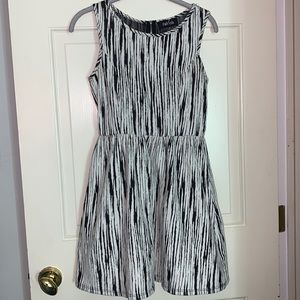 Black and white fab’rik dress size small